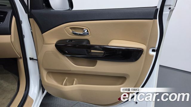 Kia Carnival 9-Seater Prstige 2020 — фото 25