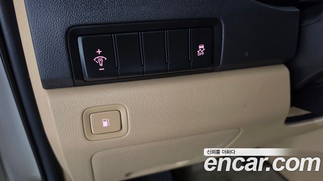 Kia Carnival 9-Seater Prstige 2020 — фото 30