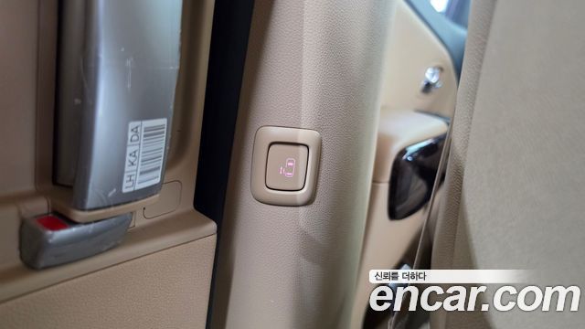 Kia Carnival 9-Seater Prstige 2020 — фото 32