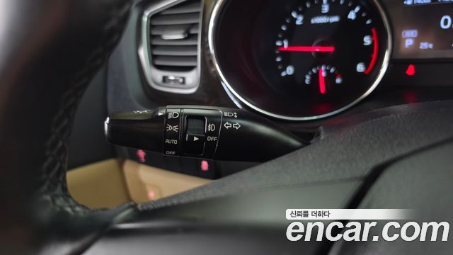 Kia Carnival 9-Seater Prstige 2020 — фото 33