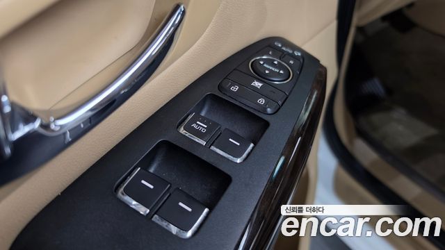 Kia Carnival 9-Seater Prstige 2020 — фото 34