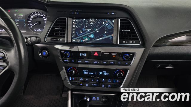Hyundai Sonata (LF) 2.0 Premium Special 2016 — фото 14