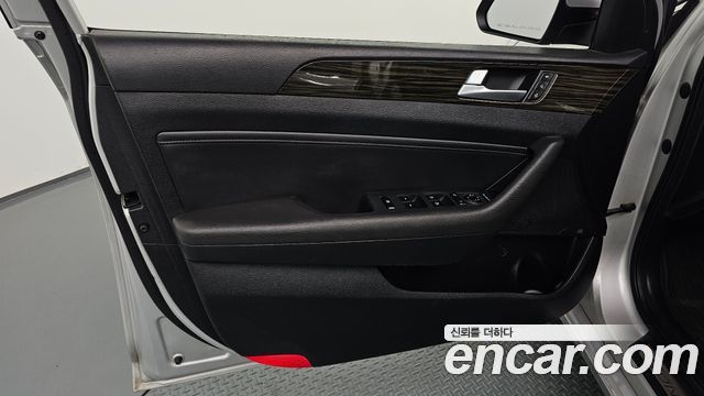 Hyundai Sonata (LF) 2.0 Premium Special 2016 — фото 24