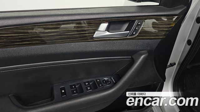 Hyundai Sonata (LF) 2.0 Premium Special 2016 — фото 32