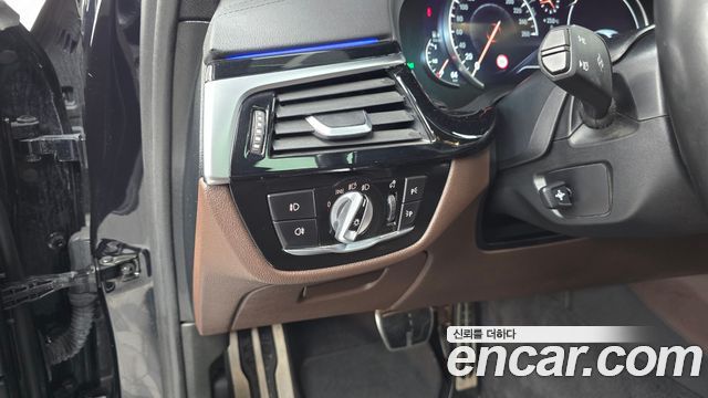 BMW 5 Series (G30) 520d xDrive M Sport Package Plus 2018 — фото 16