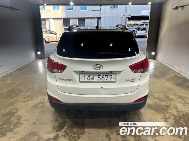 Hyundai Tucson ix Diesel 2WD LX20 Premier 2011 — фото 5
