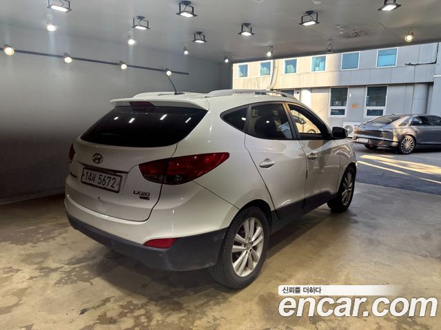 Hyundai Tucson ix Diesel 2WD LX20 Premier 2011 — фото 6