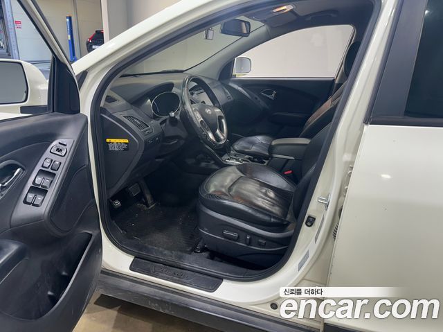 Hyundai Tucson ix Diesel 2WD LX20 Premier 2011 — фото 16
