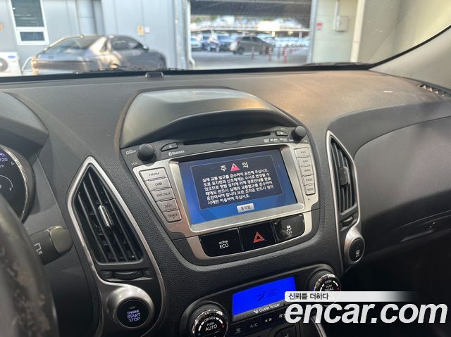 Hyundai Tucson ix Diesel 2WD LX20 Premier 2011 — фото 17