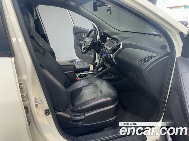 Hyundai Tucson ix Diesel 2WD LX20 Premier 2011 — фото 22