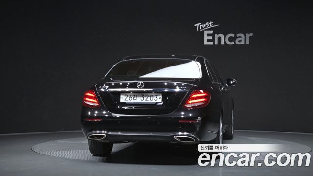 Mercedes-Benz E-Class (W213) E300 4MATIC Exclusive 2018 — фото 4