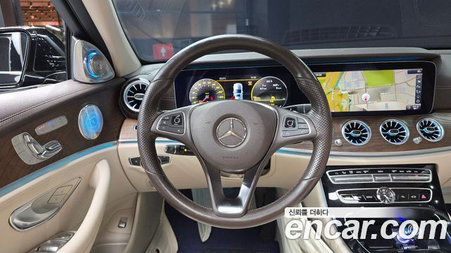 Mercedes-Benz E-Class (W213) E300 4MATIC Exclusive 2018 — фото 13
