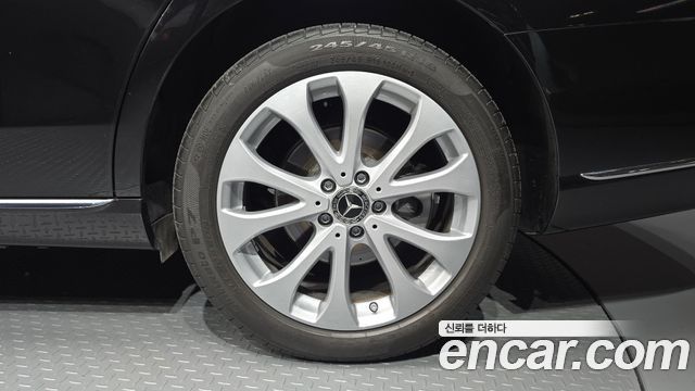 Mercedes-Benz E-Class (W213) E300 4MATIC Exclusive 2018 — фото 21