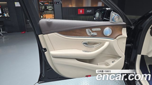 Mercedes-Benz E-Class (W213) E300 4MATIC Exclusive 2018 — фото 24