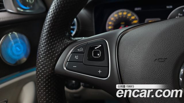 Mercedes-Benz E-Class (W213) E300 4MATIC Exclusive 2018 — фото 30
