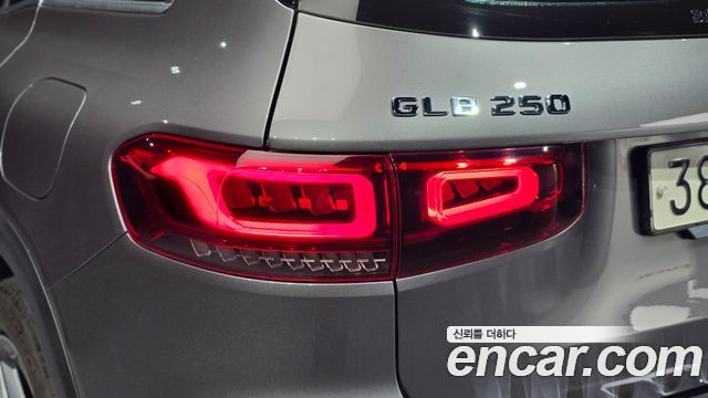 Mercedes-Benz GLB-Class (X247) GLB250 4MATIC 2020 — фото 23