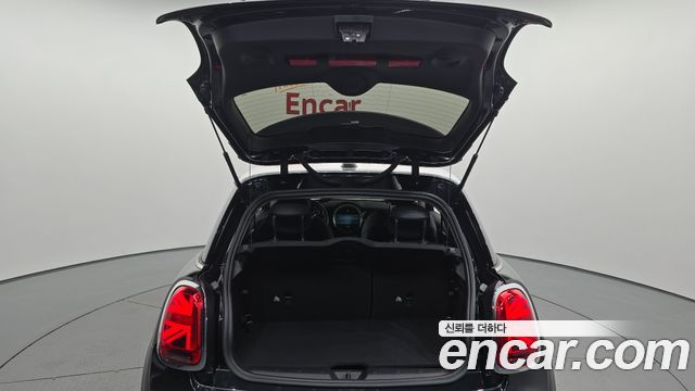 MINI Cooper Classic Third Generation 2024 — фото 15