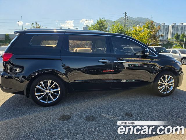 Kia Carnival 9-Seater Prstige 2020 — фото 3