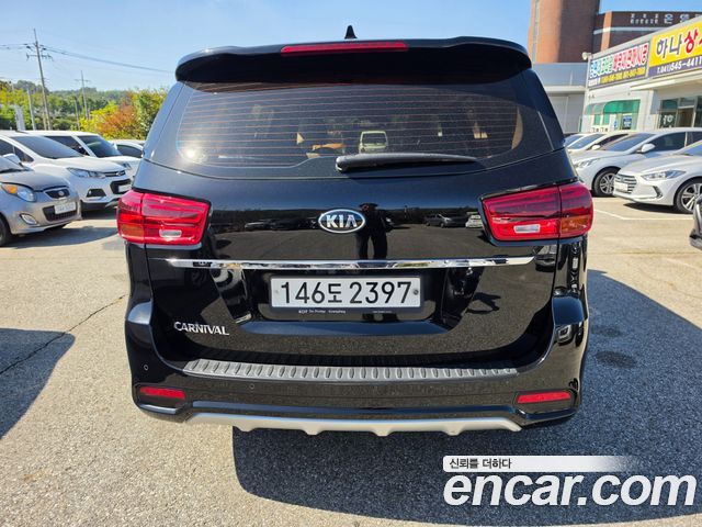 Kia Carnival 9-Seater Prstige 2020 — фото 4