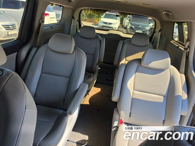 Kia Carnival 9-Seater Prstige 2020 — фото 9