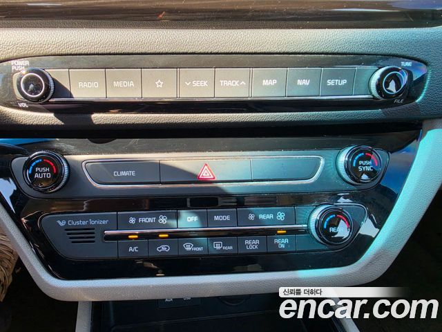 Kia Carnival 9-Seater Prstige 2020 — фото 23