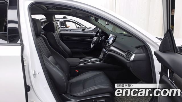 Honda Accord (X) 2.0 Hybrid Touring 2021 — фото 11