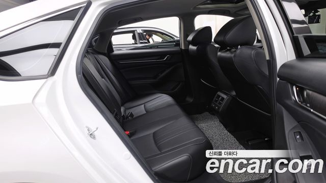 Honda Accord (X) 2.0 Hybrid Touring 2021 — фото 12