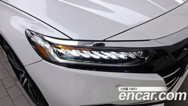 Honda Accord (X) 2.0 Hybrid Touring 2021 — фото 22