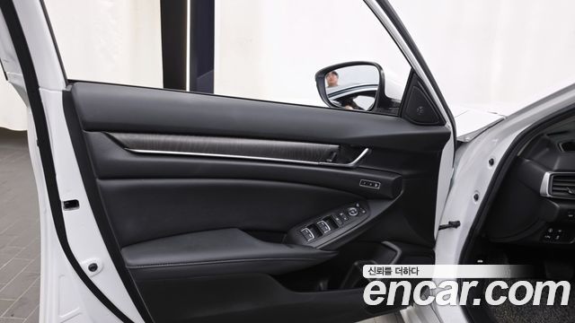 Honda Accord (X) 2.0 Hybrid Touring 2021 — фото 24