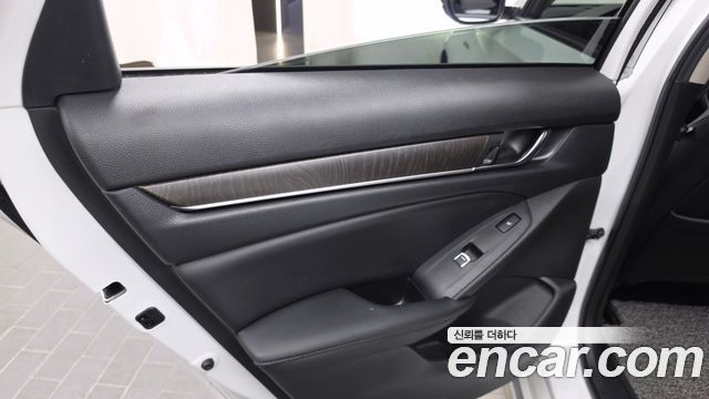 Honda Accord (X) 2.0 Hybrid Touring 2021 — фото 25