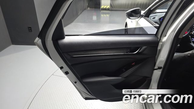 Honda Accord (X) 2.0 Hybrid EX-L 2018 — фото 25