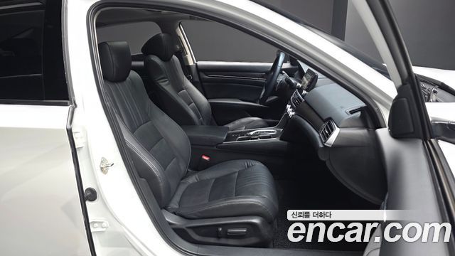 Honda Accord (X) 2.0 Hybrid EX-L 2018 — фото 26