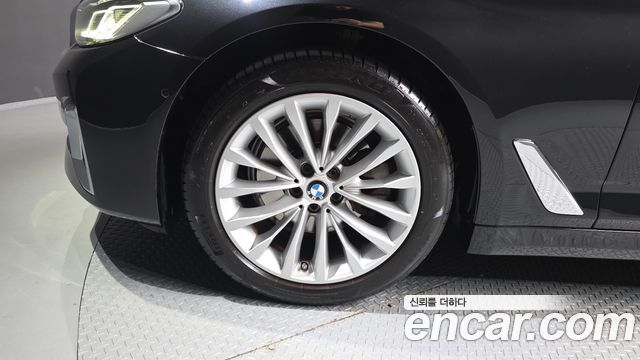BMW 5 Series (G30) 523d Luxury 2023 — фото 5