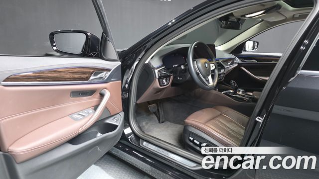 BMW 5 Series (G30) 523d Luxury 2023 — фото 10