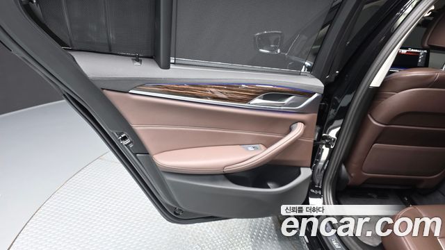 BMW 5 Series (G30) 523d Luxury 2023 — фото 25