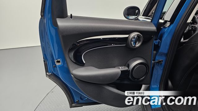 MINI Cooper S 5Door Classic Third Generation 2022 — фото 25