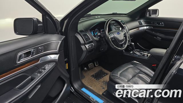 Ford Explorer 2.3 Limited 4WD 5th 2017 — фото 10