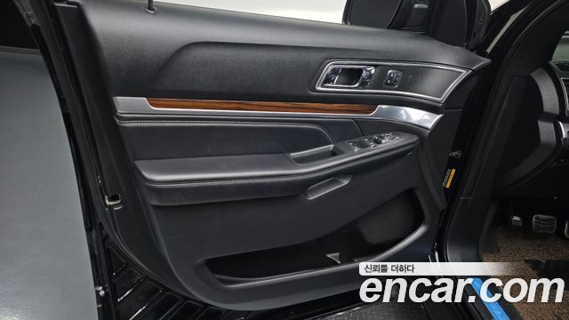 Ford Explorer 2.3 Limited 4WD 5th 2017 — фото 24