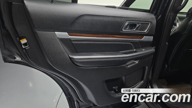 Ford Explorer 2.3 Limited 4WD 5th 2017 — фото 25