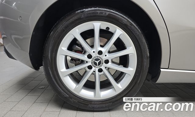 Mercedes-Benz A-Class (W177) A220 Hatchback 2019 — фото 21