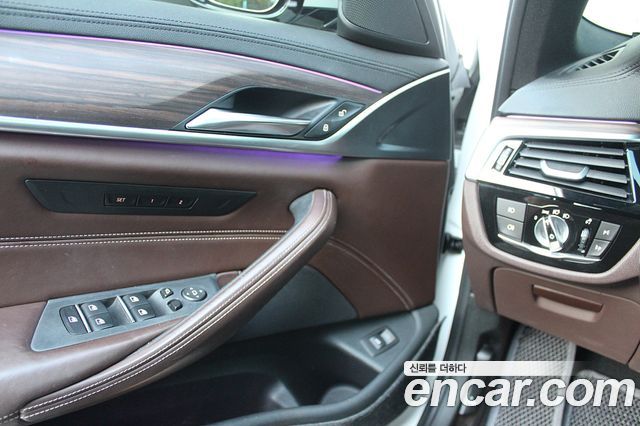 BMW 5 Series (G30) 520d xDrive M Sport Package Plus 2017 — фото 9