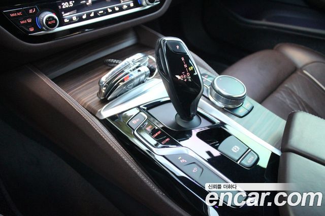 BMW 5 Series (G30) 520d xDrive M Sport Package Plus 2017 — фото 10