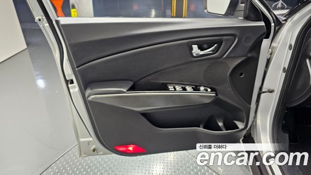 KG Mobility (SsangYong) Tivoli LX 2WD 2017 — фото 30