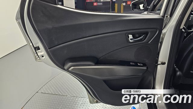 KG Mobility (SsangYong) Tivoli LX 2WD 2017 — фото 31