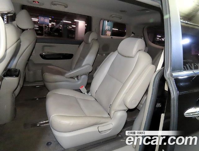 Kia Carnival 9-seater Prestige 2016 — фото 7