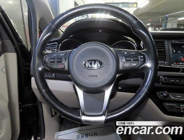Kia Carnival 9-seater Prestige 2016 — фото 8