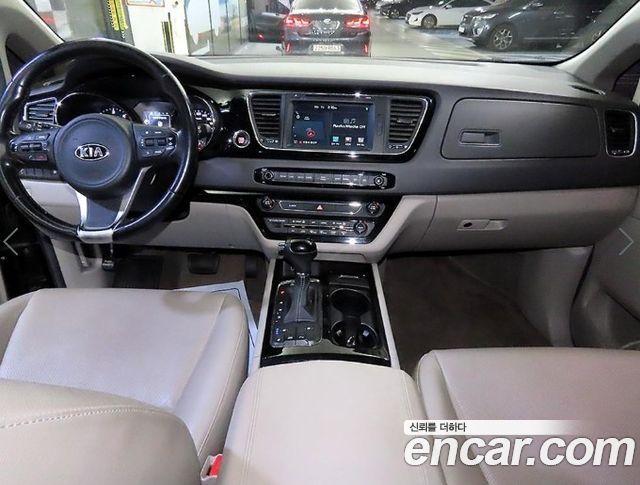 Kia Carnival 9-seater Prestige 2016 — фото 10