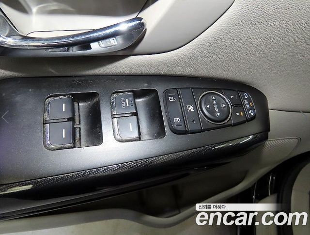 Kia Carnival 9-seater Prestige 2016 — фото 17