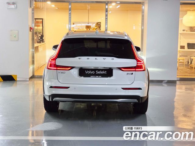 Volvo V60 Cross Country (II) B5 Ultra AWD 2025 — фото 4