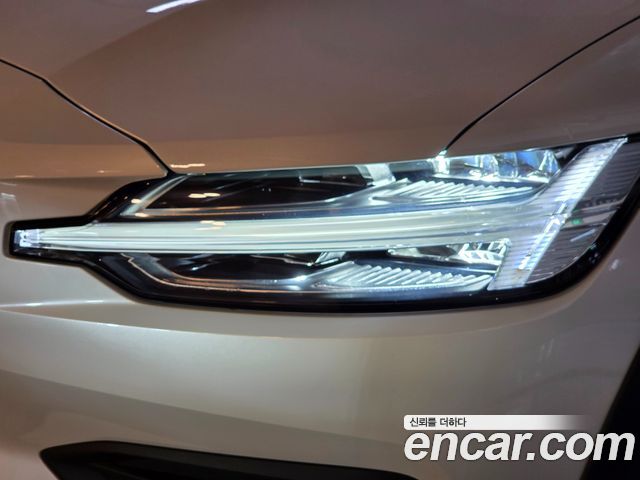 Volvo V60 Cross Country (II) B5 Ultra AWD 2025 — фото 22